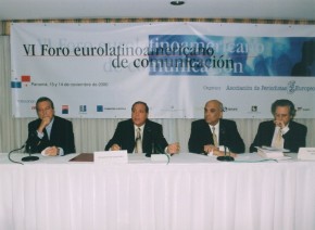 VI Foro Eurolatinoamericano de Comunicación. Transiciones democráticas y tentaciones caudillistas (2000)