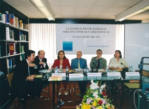 La eliminación de barreras arquitectónicas y urbanísticas, un reto social del siglo XXI (2002)