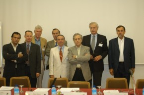 XVI Seminario sobre Europa Central. La Europa de los Veinticinco: oportunidades y riesgos (2004)