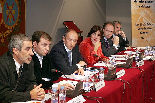 Las fuerzas políticas ante el referéndum de febrero Las fuerzas políticas ante el referéndum de febrero