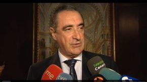 Carlos Herrera agradece el Premio Madariaga ante los micrófonos de Antena 3