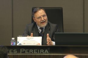 Miguel Ángel Aguilar y Maurizio Carlotti en la conferencia La revolución del cuarto poder