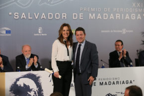 “Memoria y hemeroteca son instrumentos básicos para recordar cuando se traicionan valores fundacionales, tratados y convenciones de derechos humanos con los que hemos construido los cimientos Europeos” – Mamen Mendizábal en el XXII Premio Madariaga