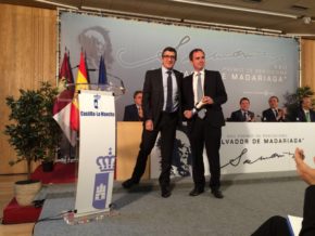 “Todos reconocemos que una sociedad solo puede ser libre si está bien informada” – Íñigo Dominguez en la entrega del XXII Premio de Periodismo Europeo “Salvador de Madariaga”
