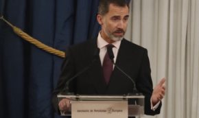 SSMM el Rey entrega el XXXIII Premio “Francisco Cerecedo” a Claudio Magris