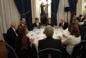 Cuando los valores democráticos en los que creemos están en juego, entonces se vuelven necesarias la toma de posición, la protesta, el testimonio, el análisis y determinados interrogantes que requieren ser contestados. <strong>César Antonio Molina</strong> en la entrega del XXXIII Premio Cerecedo