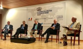 La corona en la política exterior de España