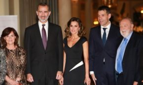 SS. MM. los Reyes entregan a Ruben Amón el premio “Cerecedo” de periodismo