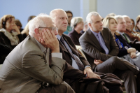 Josep Borrell entre el público del acto