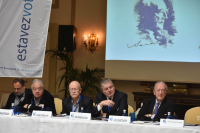 Ponentes durante el debate titulado "Compromiso ineludible"