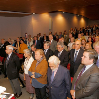 Plano general del público que asiste al homenaje