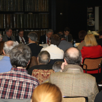 Plano general de la sala durante el debate