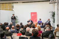 Álex Ramos presenta a los participantes del encuentro