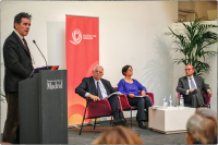 Aex Ramos presenta a los ponentes