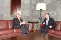José Manuel García-Margallo y Paulino Rivero conversando