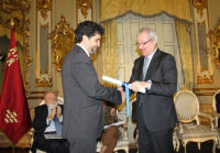 Rafael Panadero recibe el premio de Ramón Luis Valcárcel