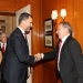 El Príncipe Don Felipe es saludado por el premiado, Xavier Vidal-Folch