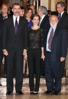 Sus Majestades los Reyes junto al Presidente de la APE, Diego Carcedo