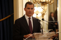 SSMM el Rey lee su discurso en la ceremonia de entrega