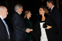 Su Majestad Doña Letizia saluda a Íñigo Méndez de Vigo