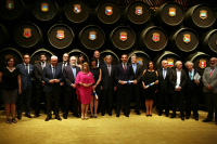 Galardonados y presidentes del jurado posan antes de comenzar la entrega de Premios