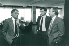 Pepe Oneto, junto a Carlos Luis Álvarez (Cándido) y el eurodiputado Enrique Barón (1986)