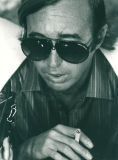 Retrato de Pepe Oneto tomado durante la celebración del curso "Los medios de comunicación y la política internacional" (Santander, 1983)