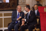 S.M. el Rey Don Juan Carlos y S.M. el Rey charlan durante la ceremonia