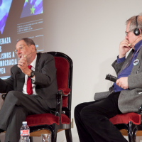 Javier Solana y Adam Michnik durante su conversación