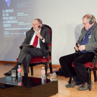 Javier Solana y Adam Michnik durante su conversación