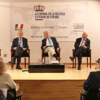 La corona en la política exterior de España