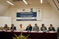 La Europa de los Veinticinco: oportunidades y riesgos                       La Europa de los Veinticinco: oportunidades y riesgos