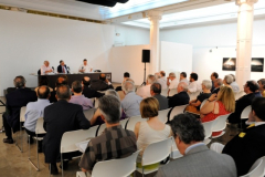 Plano general de la sala del Diario Madrid donde se celebra el acto