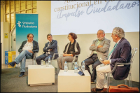 Debate entre los participantes en la presentación