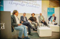 De izq. a dcha.: Francesc de Carreras, José Domingo, Ana de Palacio, Fernando Savater y Miguel Ángel Aguilar