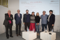 Posando para la imagen, de izq. a dcha.: Ángel Gozalo, José Vicente de Juan, César Batiz, Milagros Socorro, Karina Sainz Borgo, Ricardo Cayuela y Domenico Chiappe