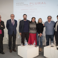 Posando para la imagen, de izq. a dcha.: Ángel Gozalo, José Vicente de Juan, César Batiz, Milagros Socorro, Karina Sainz Borgo, Ricardo Cayuela y Domenico Chiappe