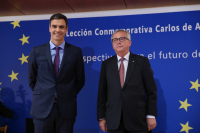 Pedro Sánchez y Jean Claude Juncker posan momentos antes de comenzar la lectura de la Lección