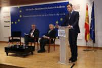 Pedro Sánchez, Presidente del Gobierno, presenta a Jean Claude Juncker