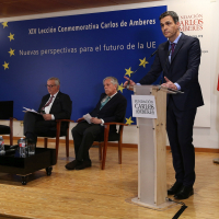 Pedro Sánchez, Presidente del Gobierno, presenta a Jean Claude Juncker