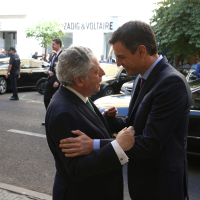Miguel Ángel Aguilar saluda al Presidente del Gobierno, Pedro Sánchez