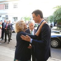 La alcaldesa de Madrid, Manuela Carmena, saludaal Presidente del Gobierno, Pedro Sánchez