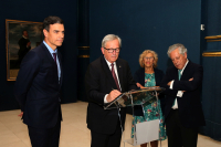 Jean Claude Juncker firma el libro de visitas de la Fundación Carlos de Amberes