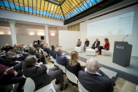 Sentados, de izq. a dcha.: Carmen del Riego, David Trueba, Joan Manuel Tresserras y Montserrat Domínguez