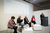 Miguel Ángel Aguilar presenta la jornada. Sentados, de izq. a dcha.: Carmen del Riego, David Trueba, Joan Manuel Tresserras y Montserrat Domínguez