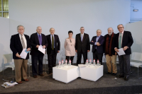 Los participantes de la jornada posan antes de comenzar los debates