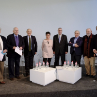 Los participantes de la jornada posan antes de comenzar los debates