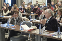 Miguel Ángel Aguilar formula una pregunta a los ponentes