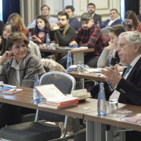 Miguel Ángel Aguilar formula una pregunta a los ponentes