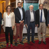 Posando antes de comenzar el encuentro, de izq. a dcha., Miguel Ángel Aguilar, Montserrat Domínguez, Carlos E. Cue, Diego Carcedo, Francesc de Carreras y Rafa Latorre